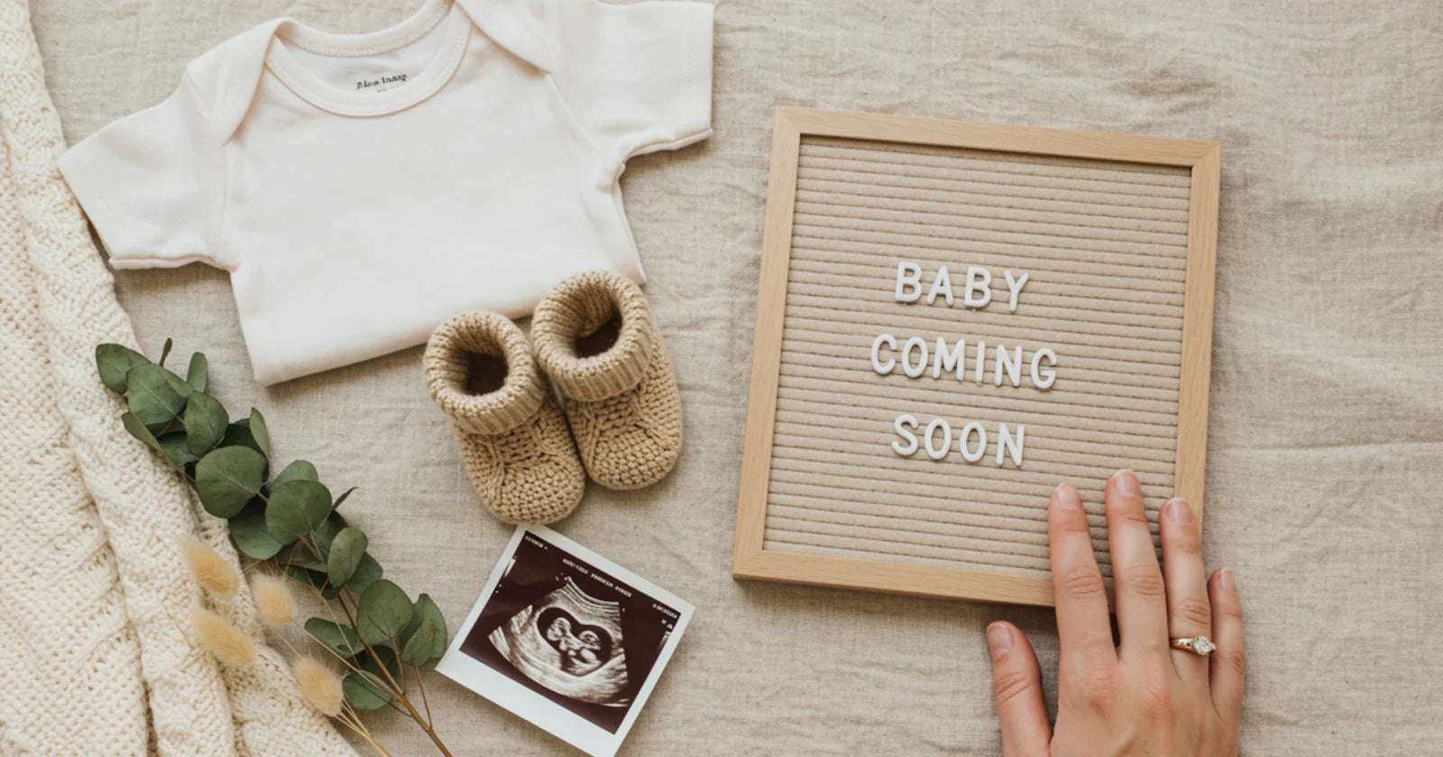 Cute baby announcement outfit ideas from Goo & Co