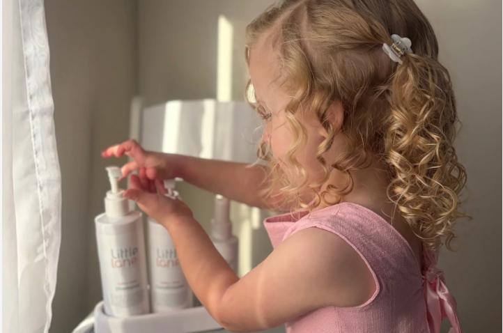 Kids hair care guide covering curls, frizz, knots and swimming